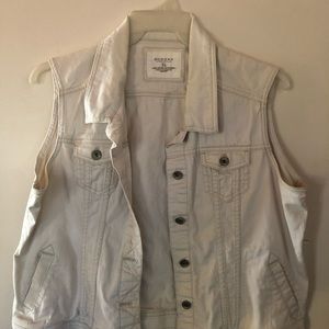 Women’s cream denim vest size XL